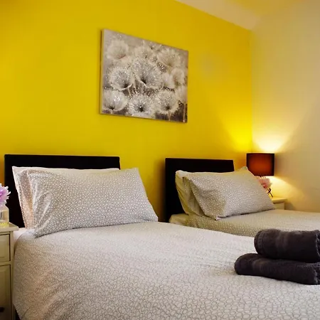 1Fg Dreams Unlimited Serviced Accommodation- Staines - Heathrow Stanwell Exterior photo