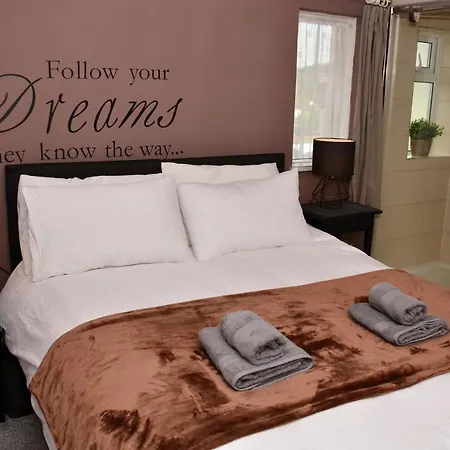1Fg Dreams Unlimited Serviced Accommodation- Staines - Heathrow Stanwell Exterior photo