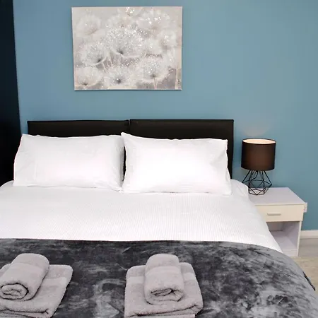 1Fg Dreams Unlimited Serviced Accommodation- Staines - Heathrow Stanwell Exterior photo