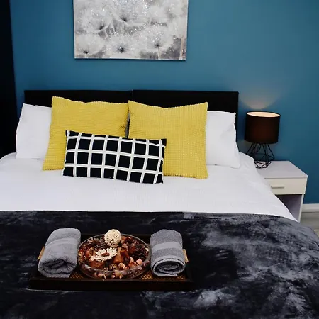 1Fg Dreams Unlimited Serviced Accommodation- Staines - Heathrow Stanwell Exterior photo