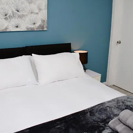 1Fg Dreams Unlimited Serviced Accommodation- Staines - Heathrow Stanwell Exterior photo