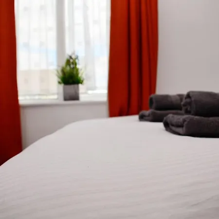 1Fg Dreams Unlimited Serviced Accommodation- Staines - Heathrow Stanwell Exterior photo