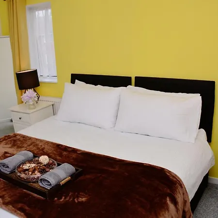1Fg Dreams Unlimited Serviced Accommodation- Staines - Heathrow Stanwell Exterior photo