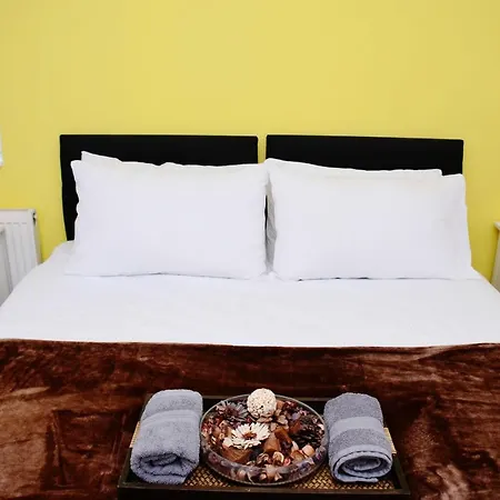 1Fg Dreams Unlimited Serviced Accommodation- Staines - Heathrow Stanwell Exterior photo