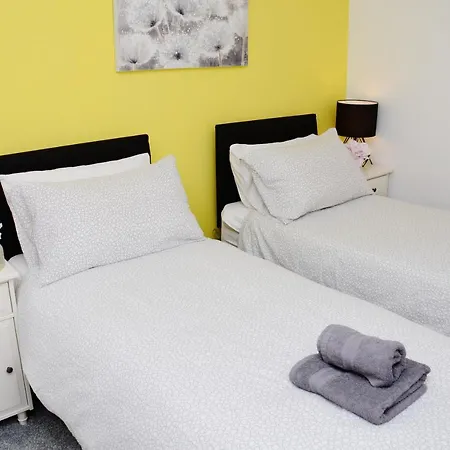 1Fg Dreams Unlimited Serviced Accommodation- Staines - Heathrow Stanwell Exterior photo