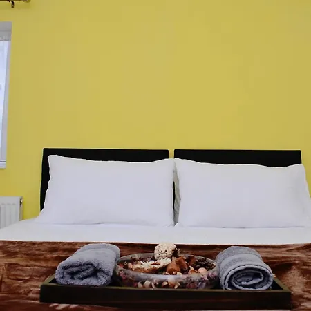 1Fg Dreams Unlimited Serviced Accommodation- Staines - Heathrow Stanwell Exterior photo