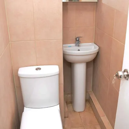 1Fg Dreams Unlimited Serviced Accommodation- Staines - Heathrow Stanwell Exterior photo