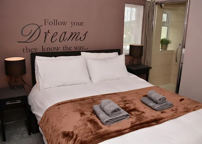 1Fg Dreams Unlimited Serviced Accommodation- Staines - Heathrow