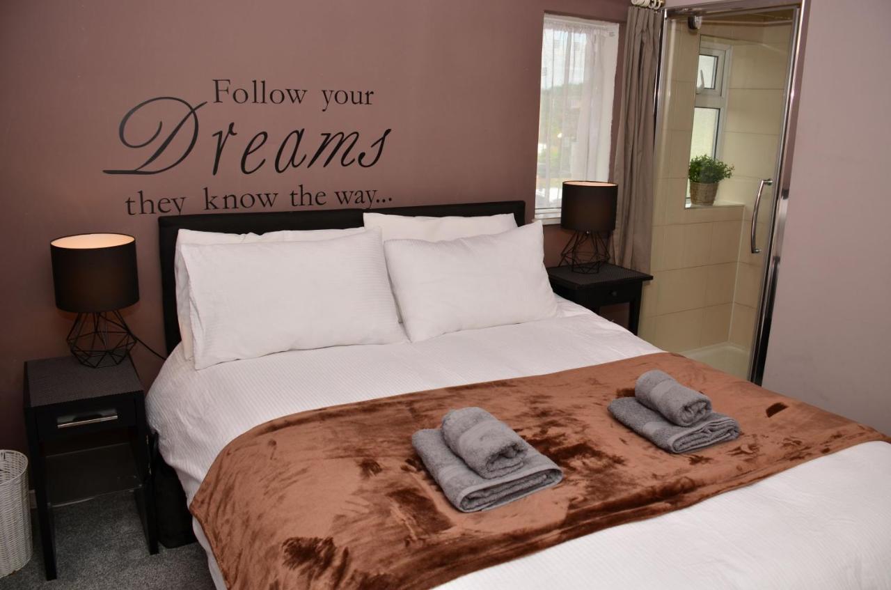 Holiday home 1fg Dreams Unlimited Serviced Accommodation- Staines - Heathrow