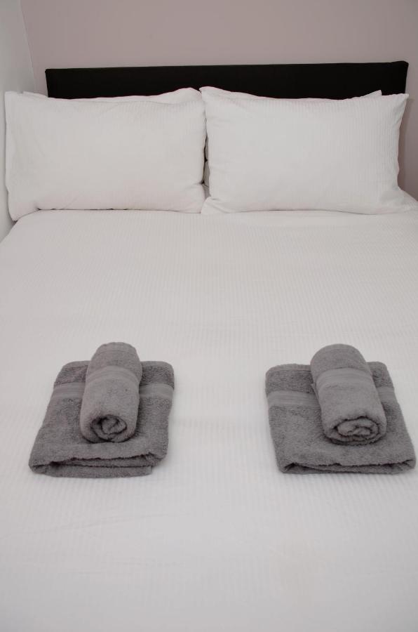 1fg Dreams Unlimited Serviced Accommodation- Staines - Heathrow