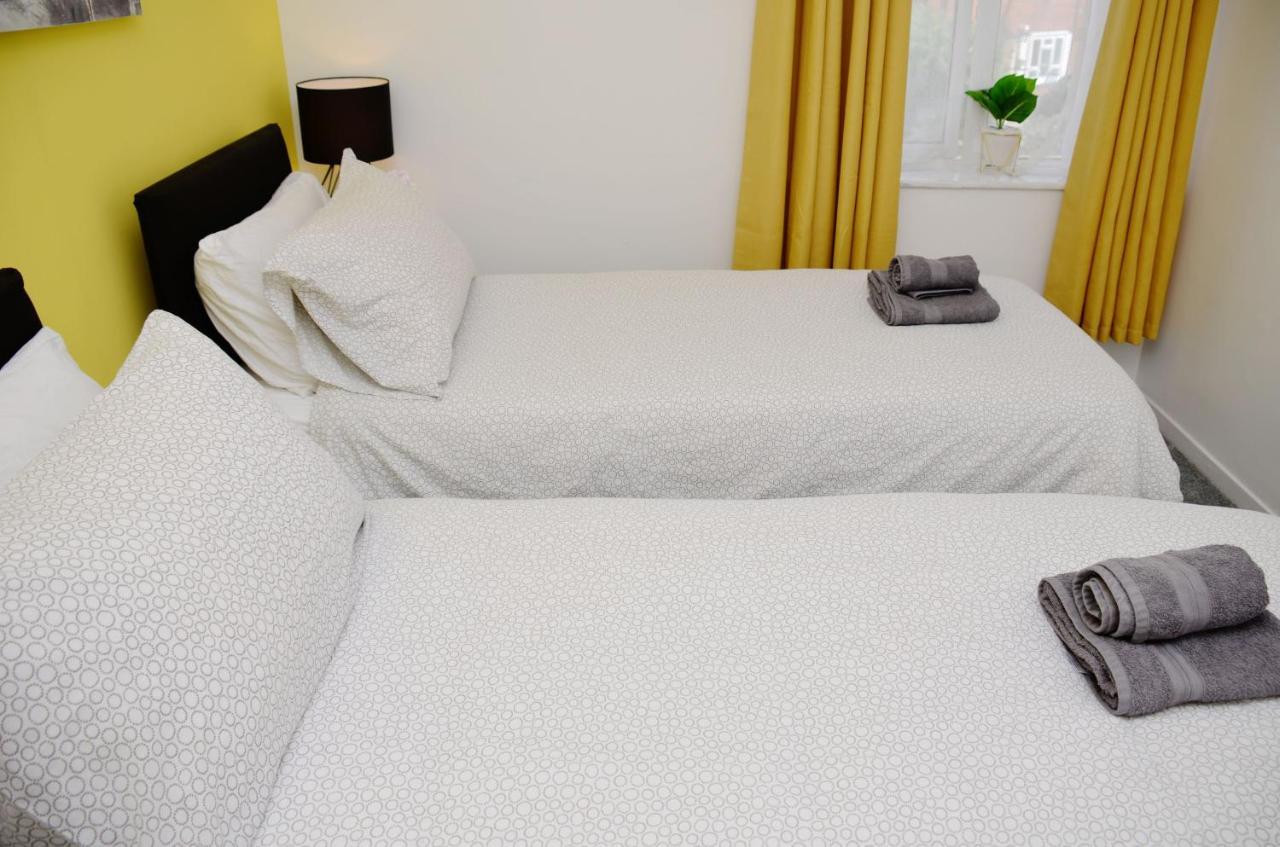 1fg Dreams Unlimited Serviced Accommodation- Staines - Heathrow *
