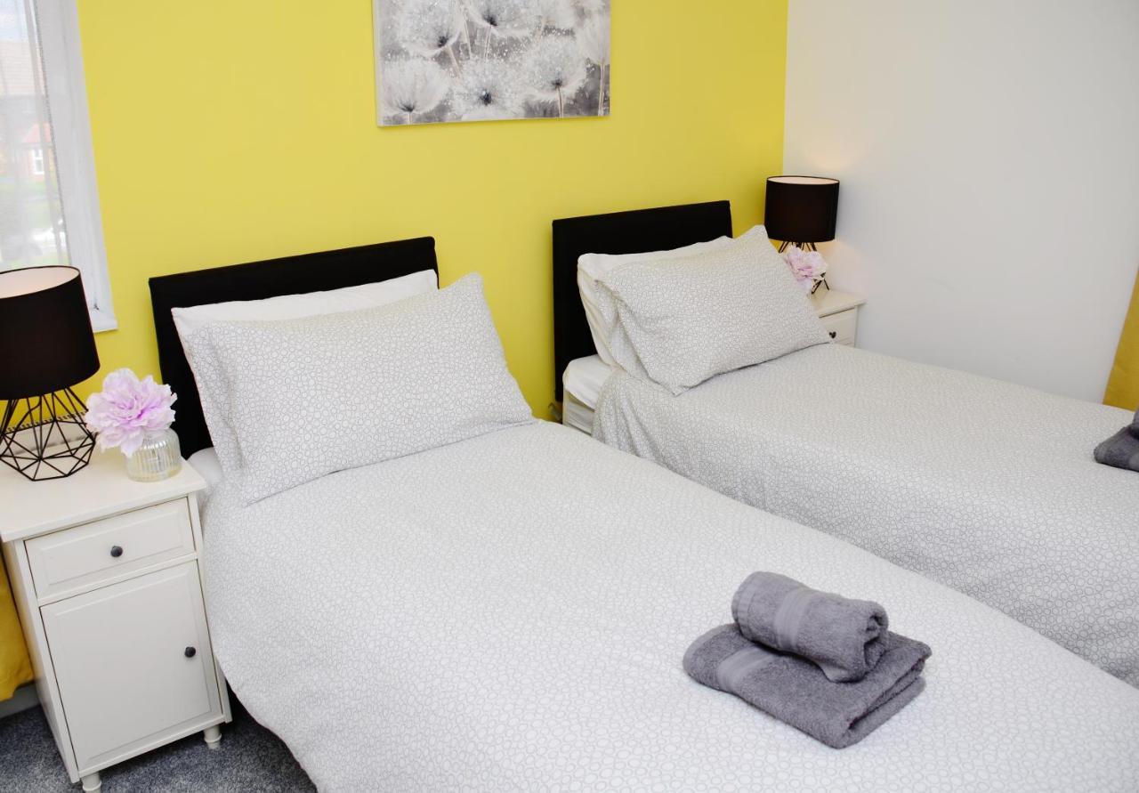 1fg Dreams Unlimited Serviced Accommodation- Staines - Heathrow Holiday home Stanwell