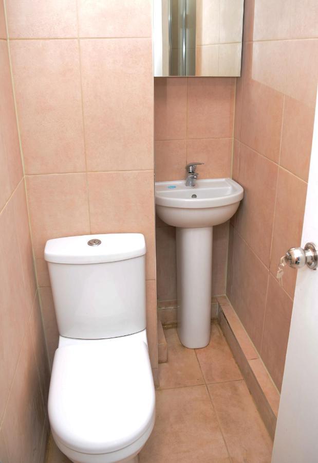 1fg Dreams Unlimited Serviced Accommodation- Staines - Heathrow Holiday home