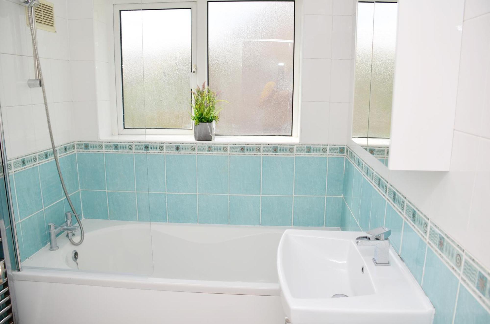 1fg Dreams Unlimited Serviced Accommodation- Staines - Heathrow Holiday home
